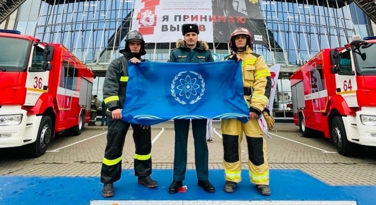 Вызов 2022. Вертикальный вызов кузбасские пожарные. Вертикальный вызов 2022 Санкт Петербург фото.