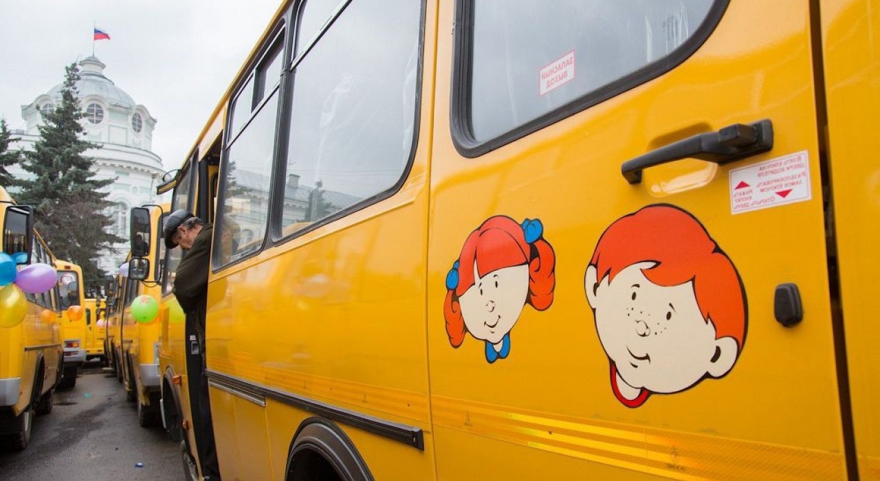 Подвоз детей автобусами. Школьный автобус. Автобус для детей. Школьный автобус дети. Автобус для перевозки детей.